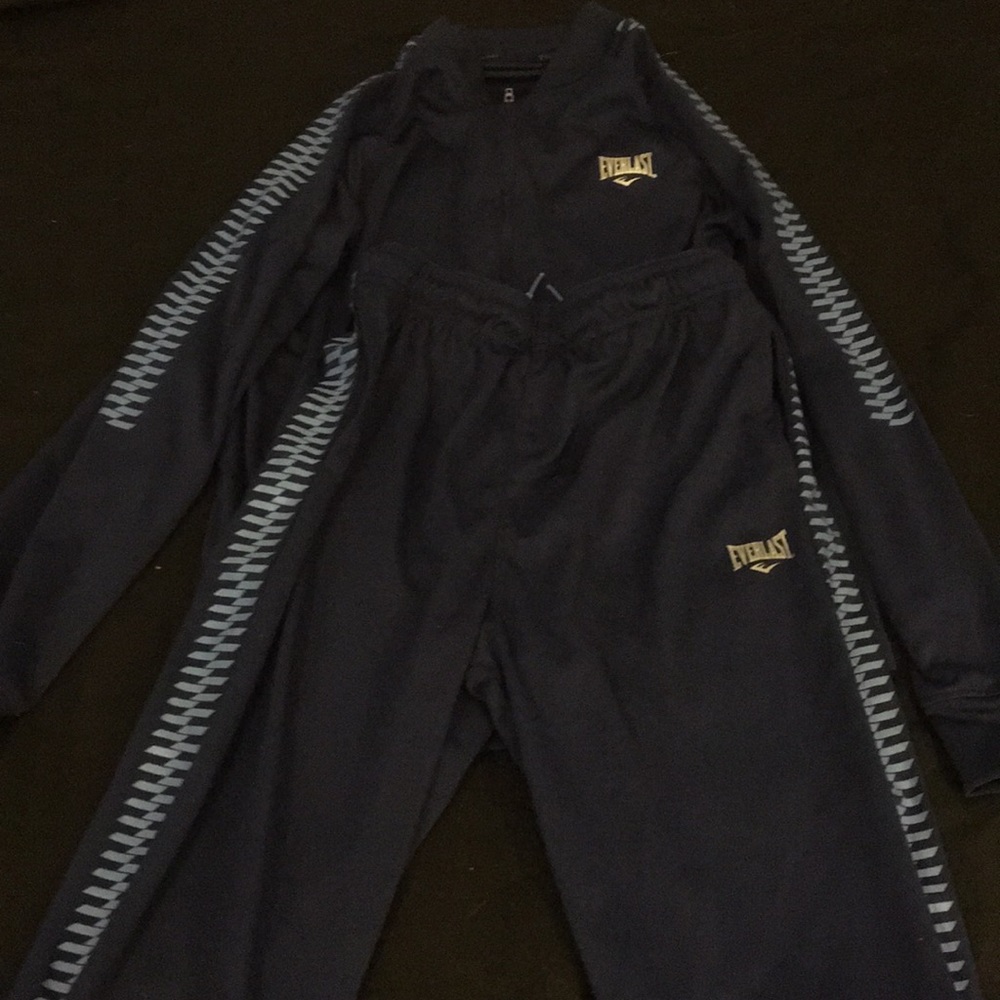 KIDS(boys) 2 piece jogging suit! SIZE 10/12!!